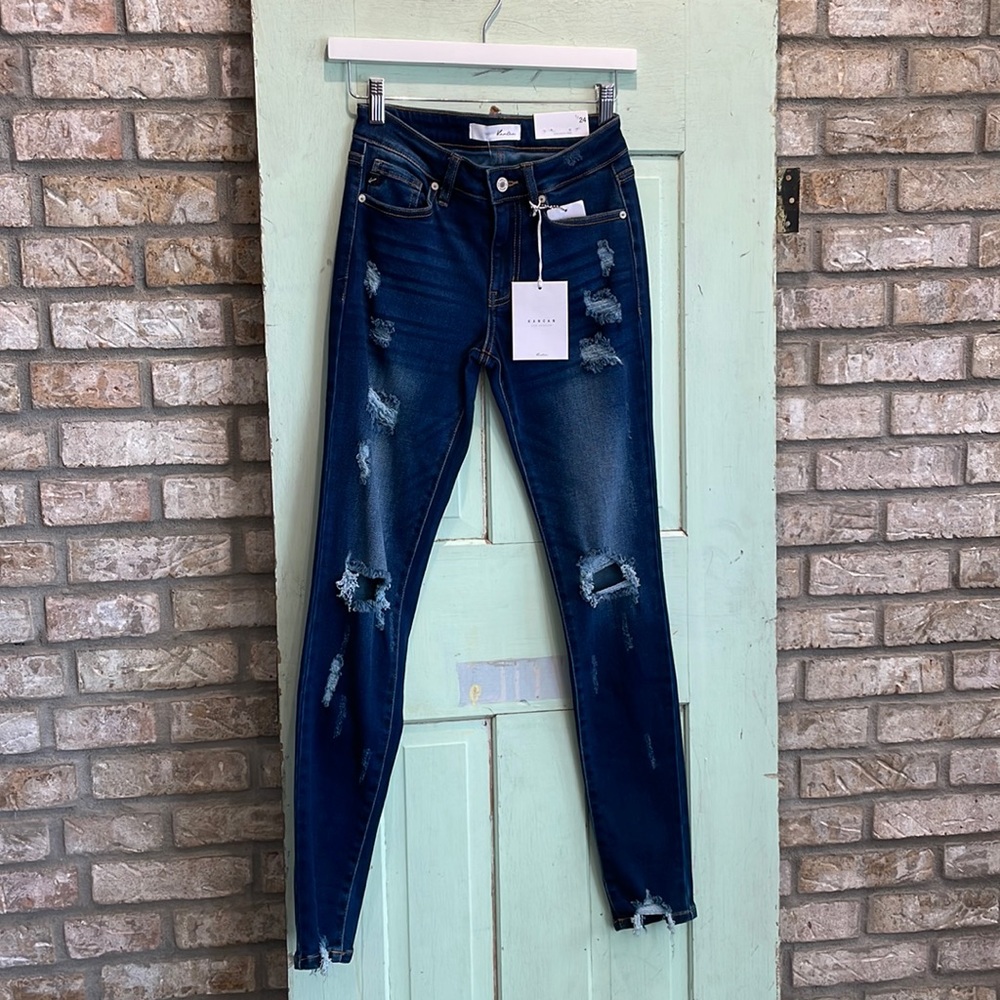 Brand new Kancan skinny jeans. Size 1.